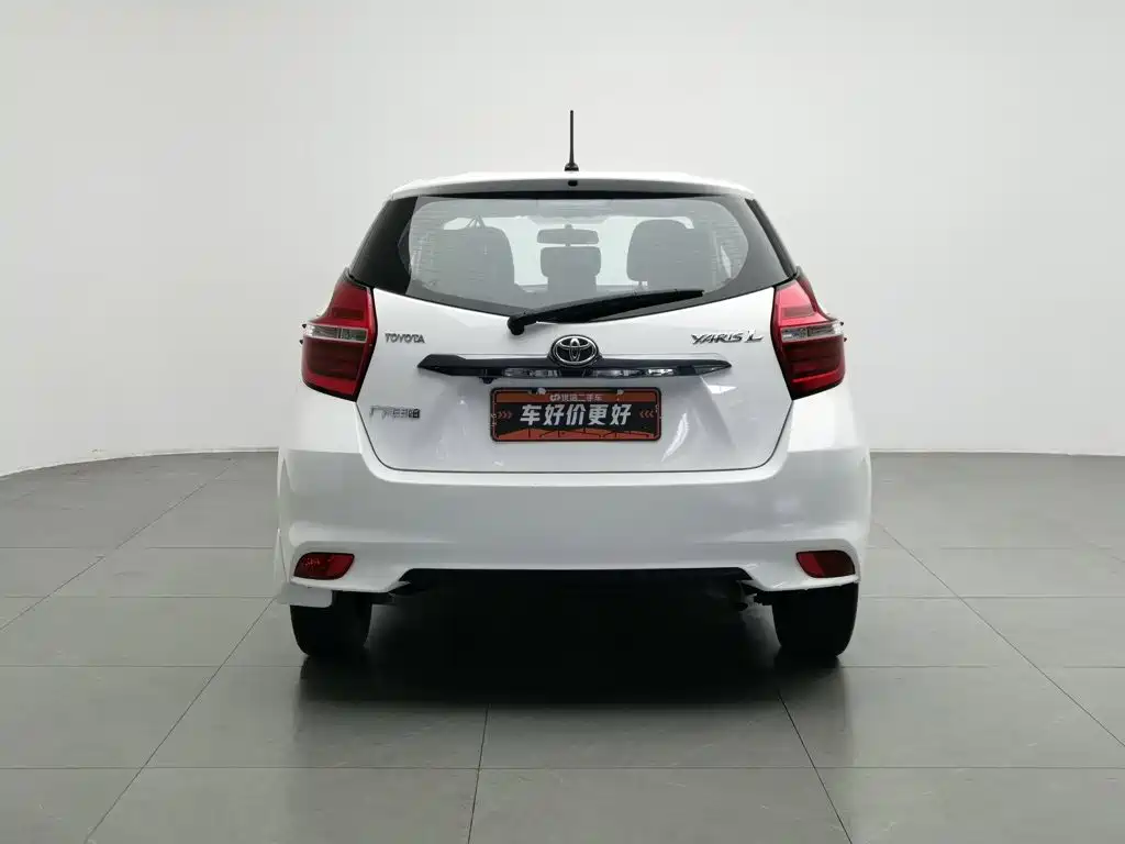 Toyota Yaris L 2021