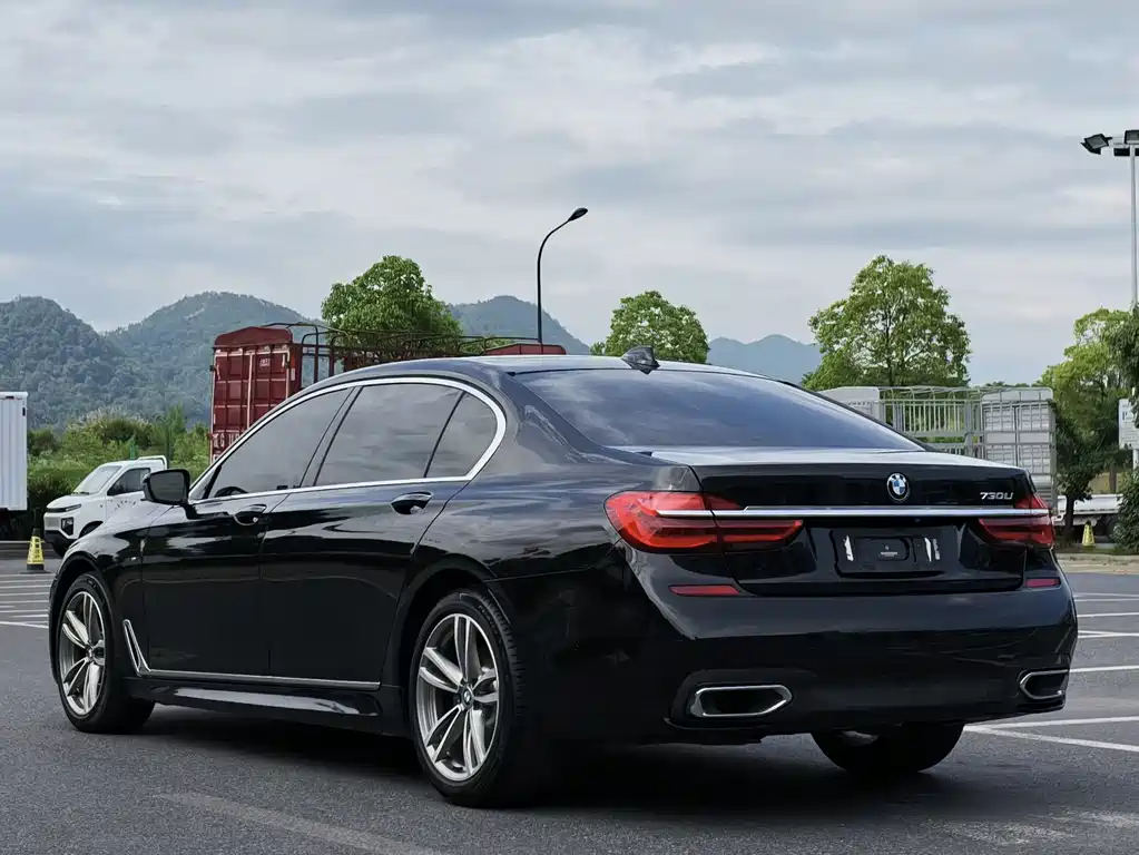BMW 7 Series 2018 — фото 8