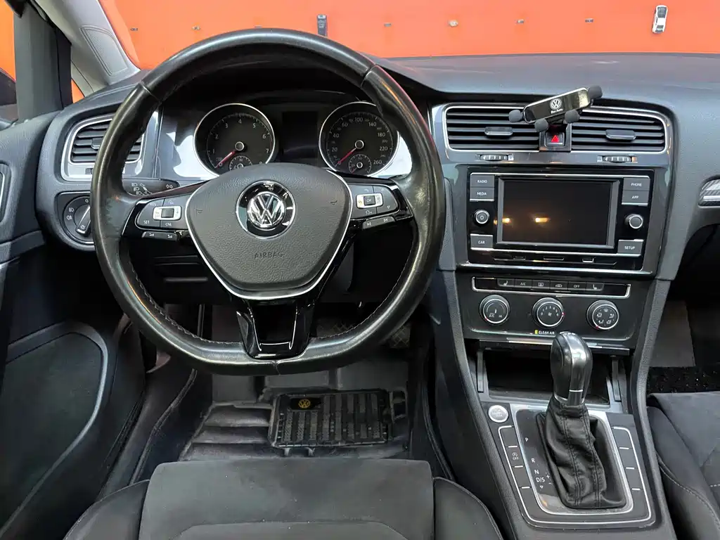 Volkswagen Golf 2018 — фото 10