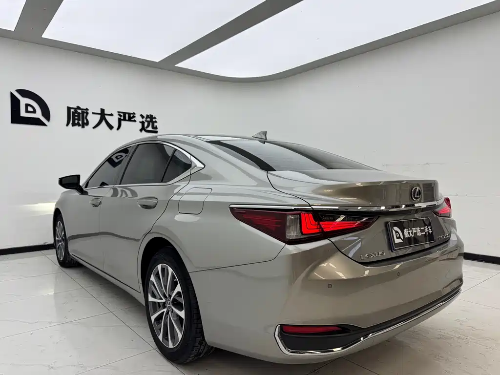 Lexus ES 2022 — фото 5