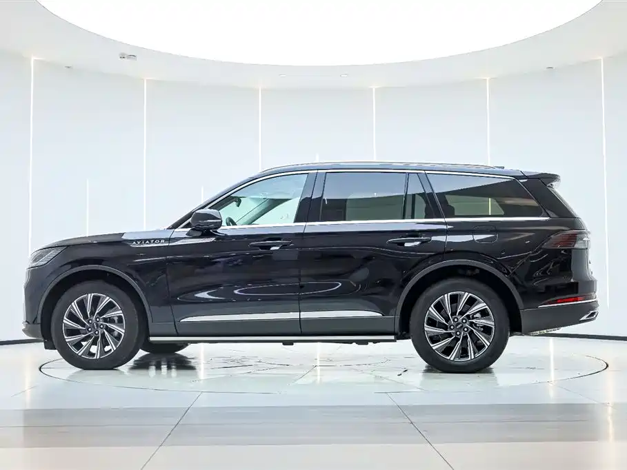 Lincoln Aviator 2025 — фото 8