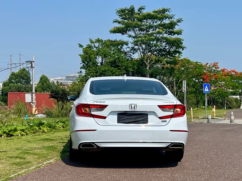Honda Accord 2018 — фото 8