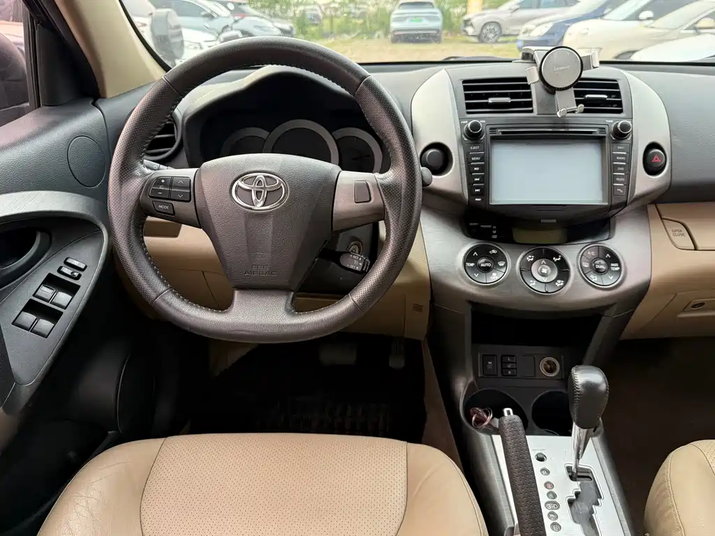 Toyota RAV4 2013 — фото 4