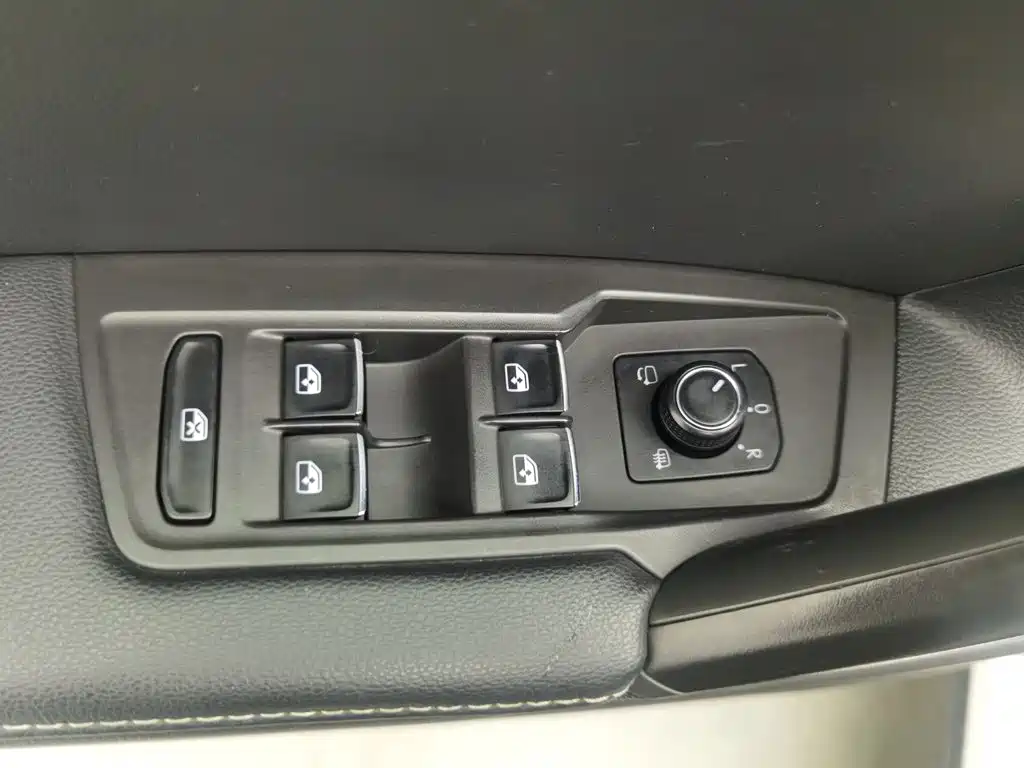 Volkswagen Tiguan L 2018 — фото 9