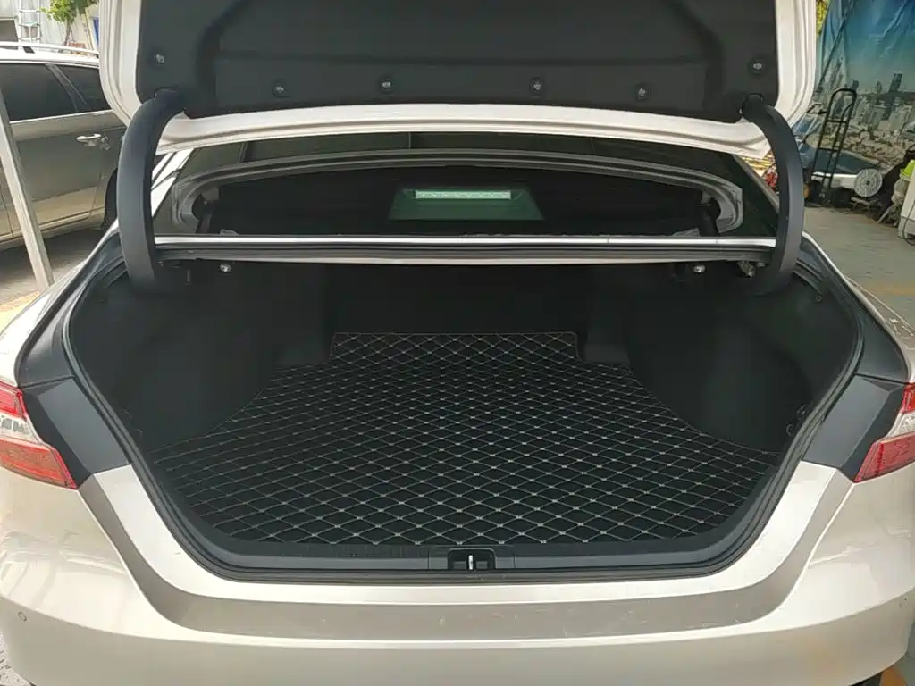 Toyota Camry 2019 — фото 19