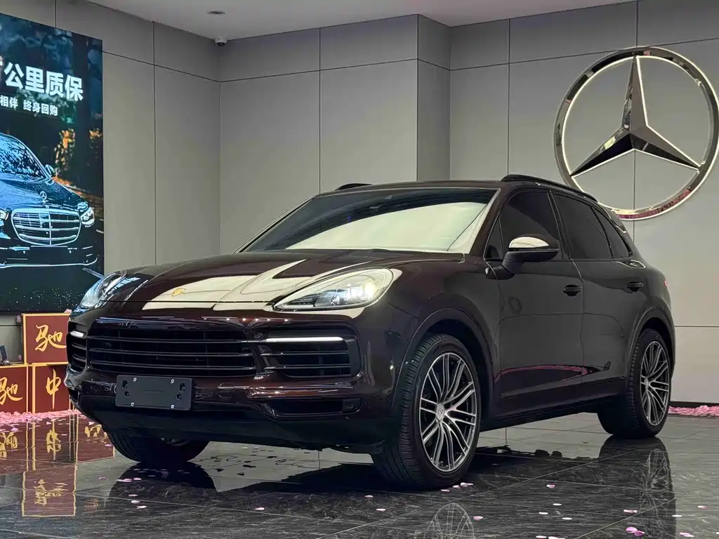 Porsche Cayenne 2021 — фото 1