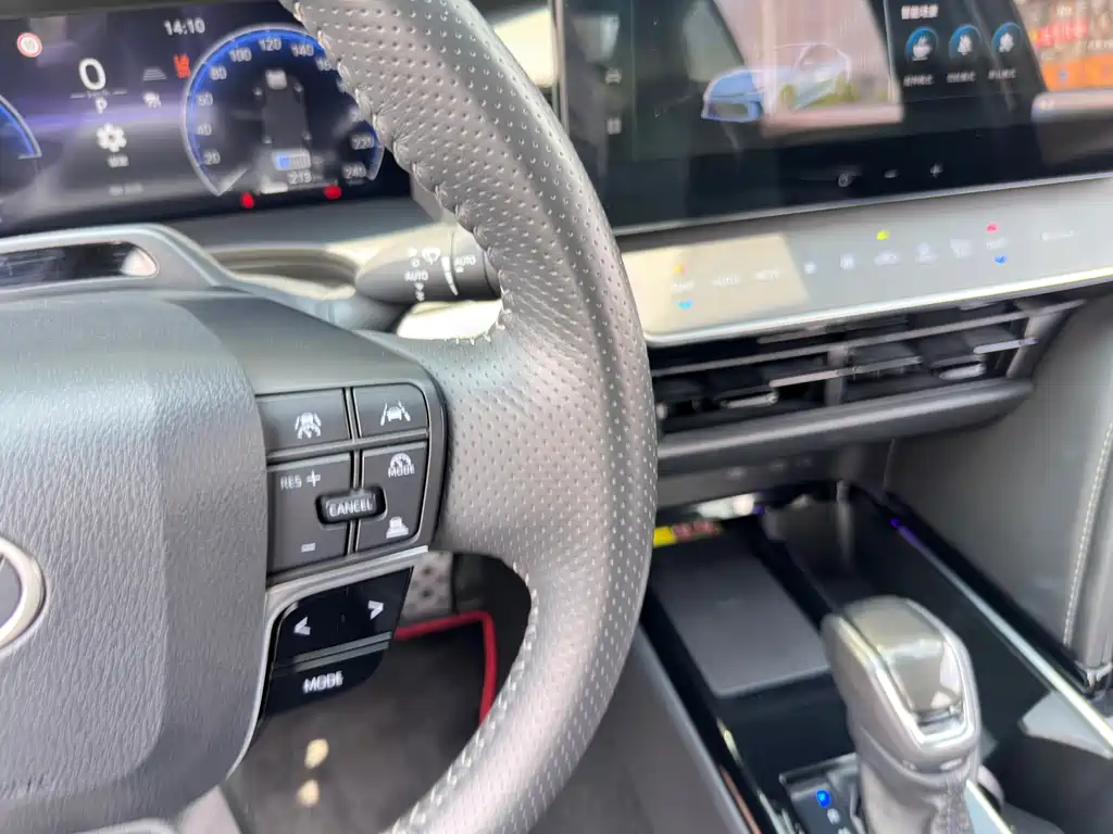 Toyota Camry 2024 — фото 17