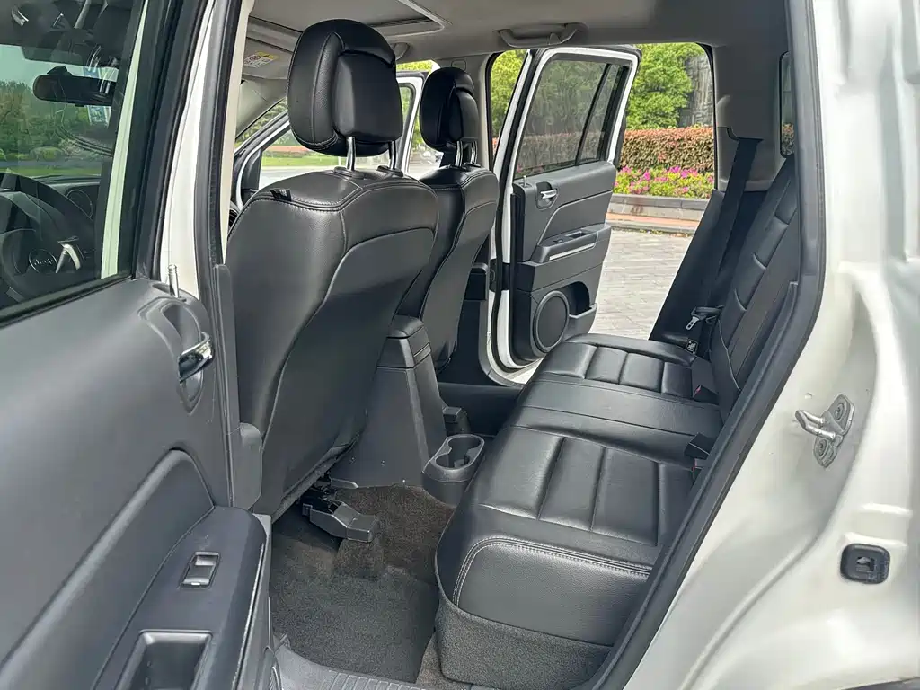 Jeep Compass 2013 — фото 12