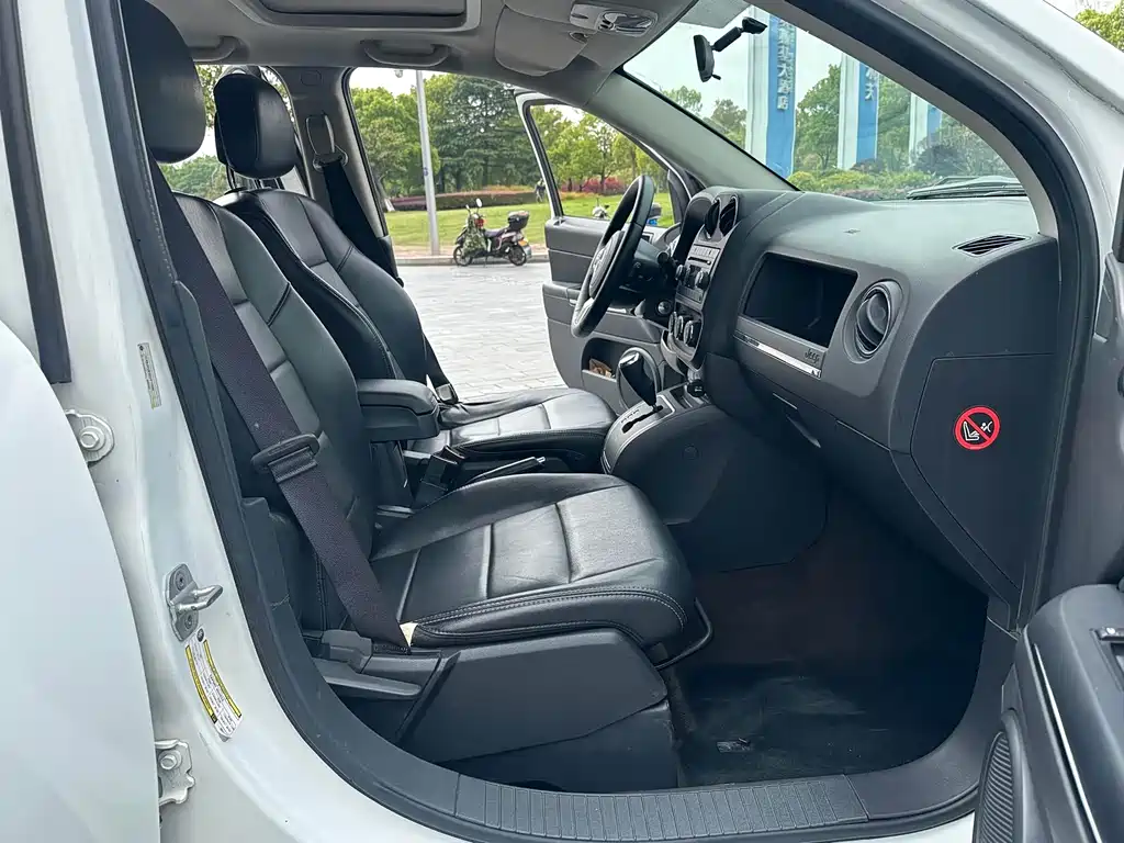 Jeep Compass 2013 — фото 13