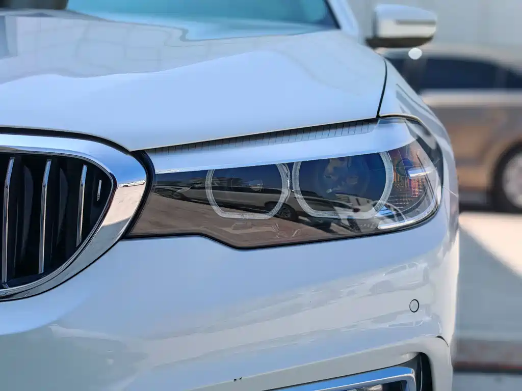 BMW 5 Series 2018 — фото 9