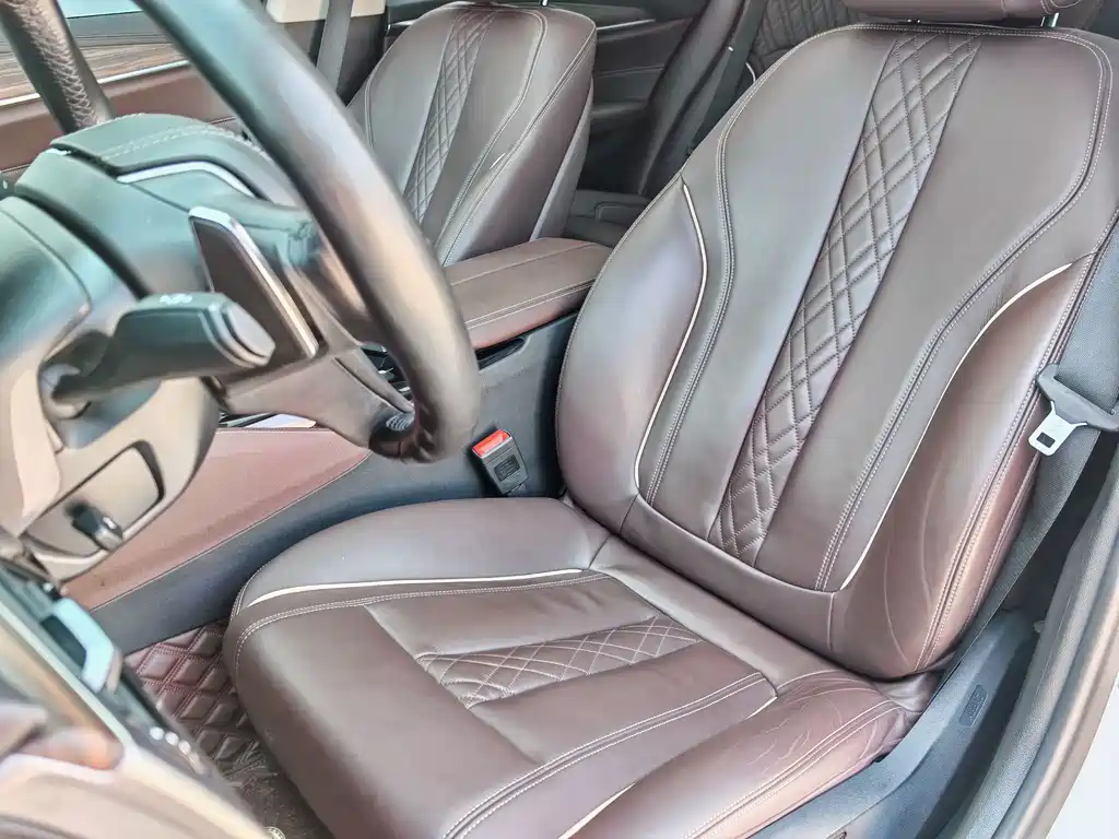 BMW 5 Series 2018 — фото 14