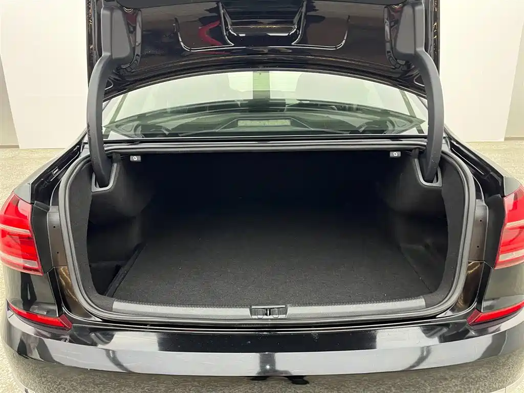 Volkswagen Passat 2018 — фото 11