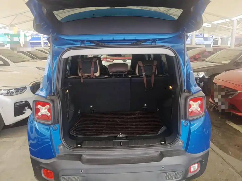 Jeep Renegade 2017 — фото 19