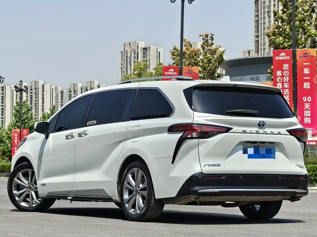 Toyota Sienna 2023 — фото 3