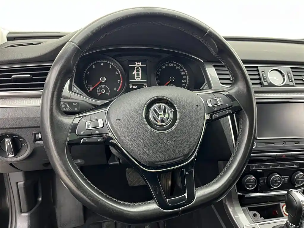 Volkswagen Passat 2018 — фото 10