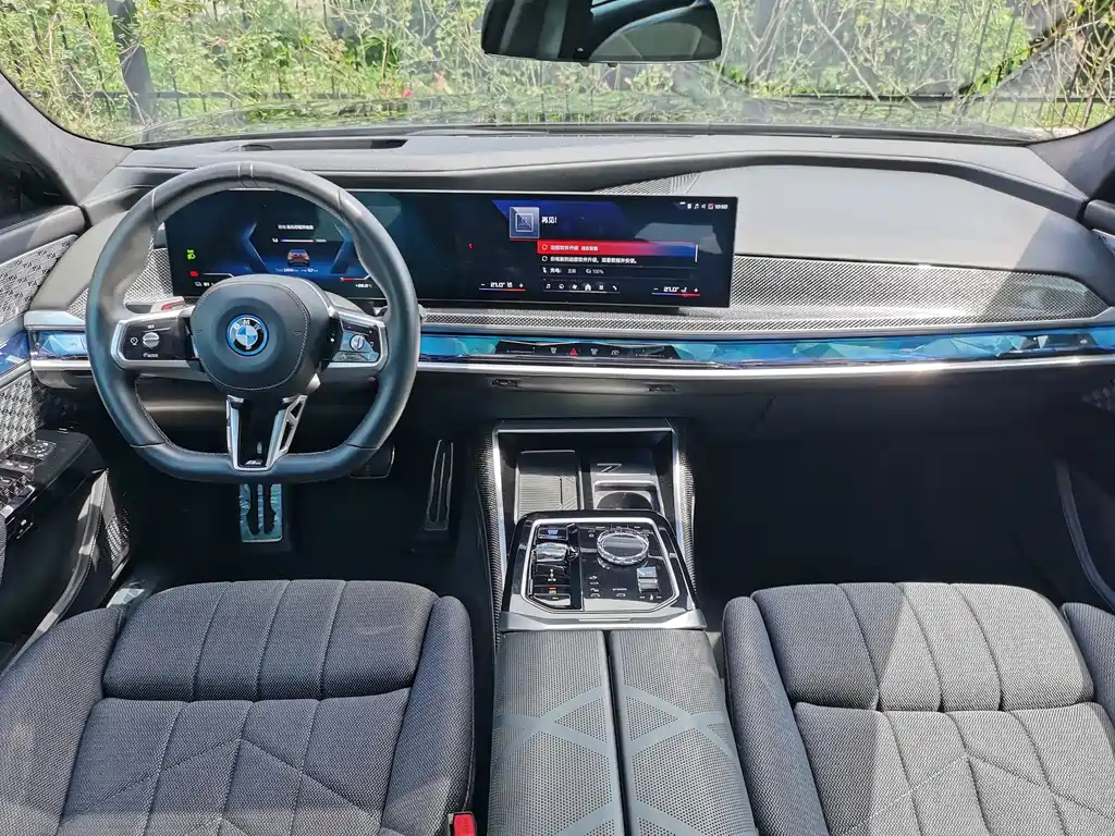BMW i7 M70L 2024 — фото 9