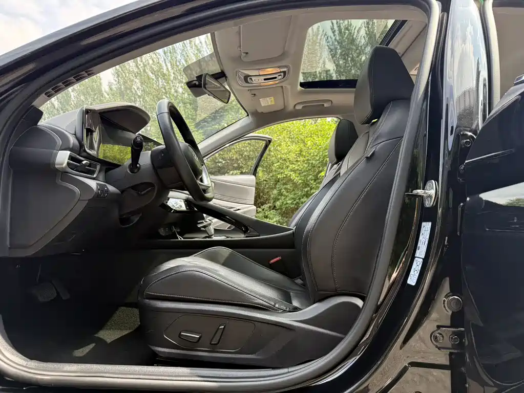 Hyundai Elantra 2023 — фото 11