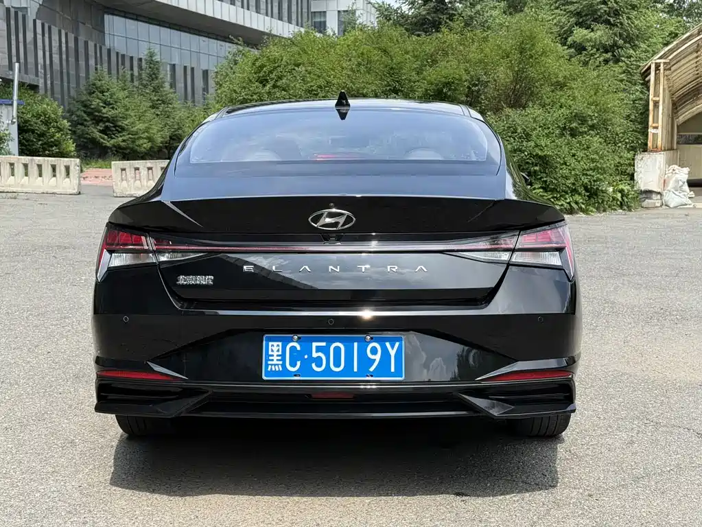 Hyundai Elantra 2023 — фото 21