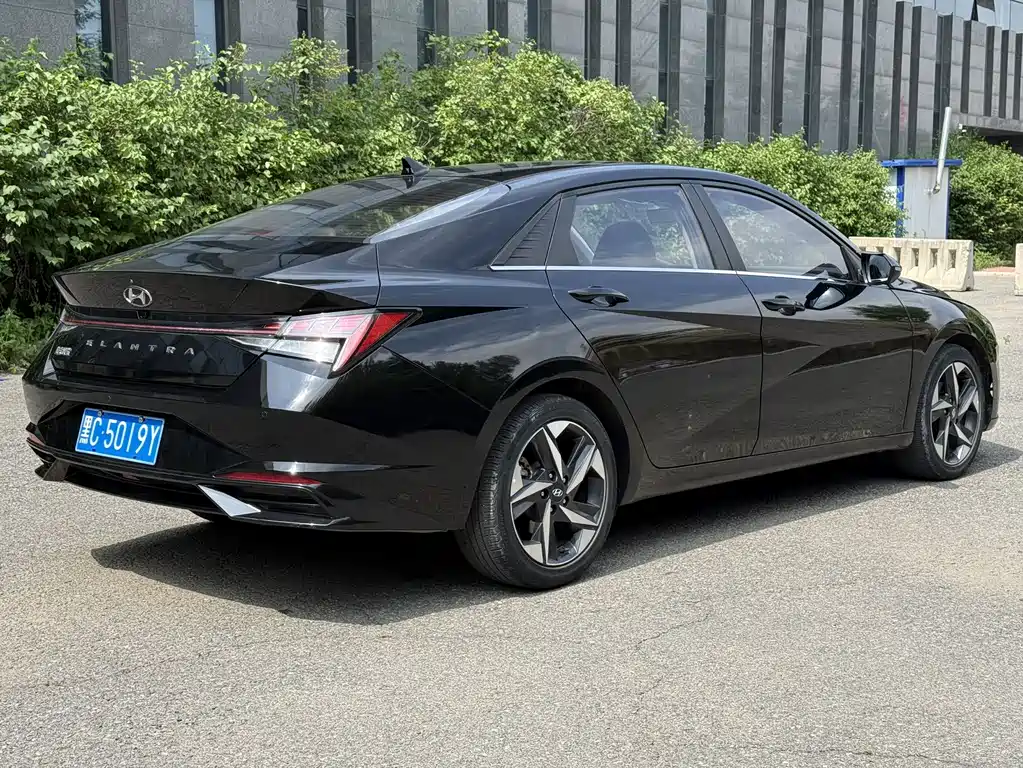 Hyundai Elantra 2023 — фото 22