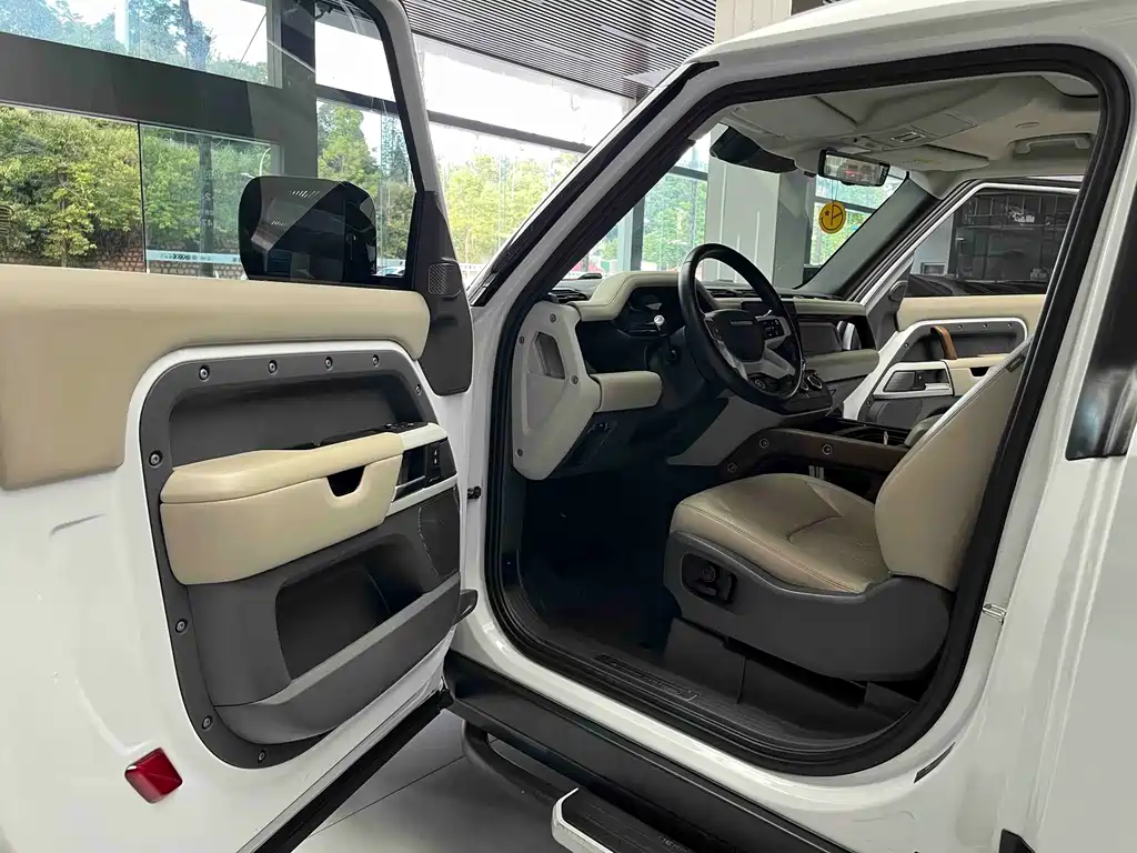 Land Rover Defender 2022 — фото 9