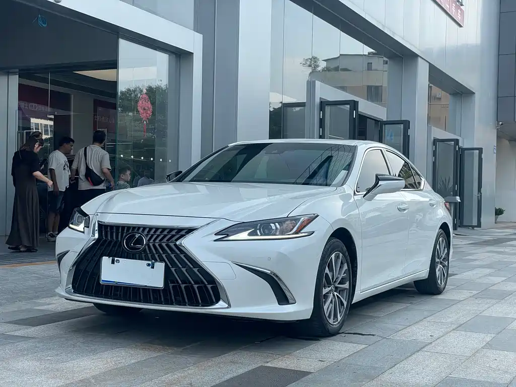 Lexus ES 2023 — фото 19