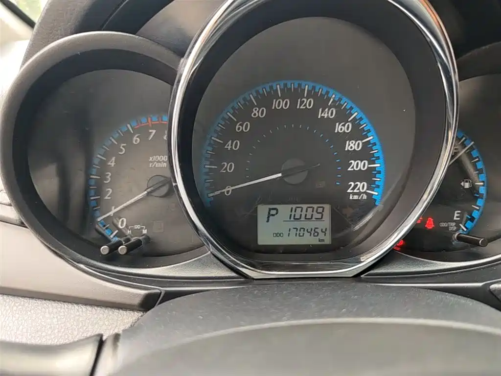 Toyota Yaris L 2019 — фото 12