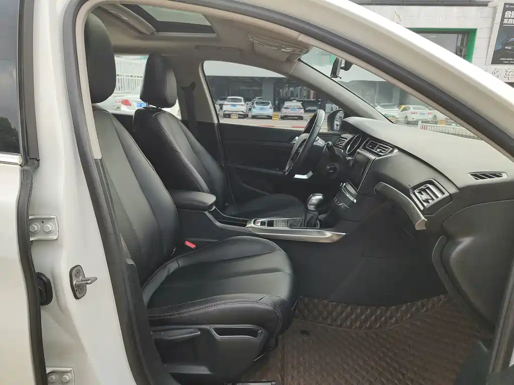 Peugeot 408 2015 — фото 11