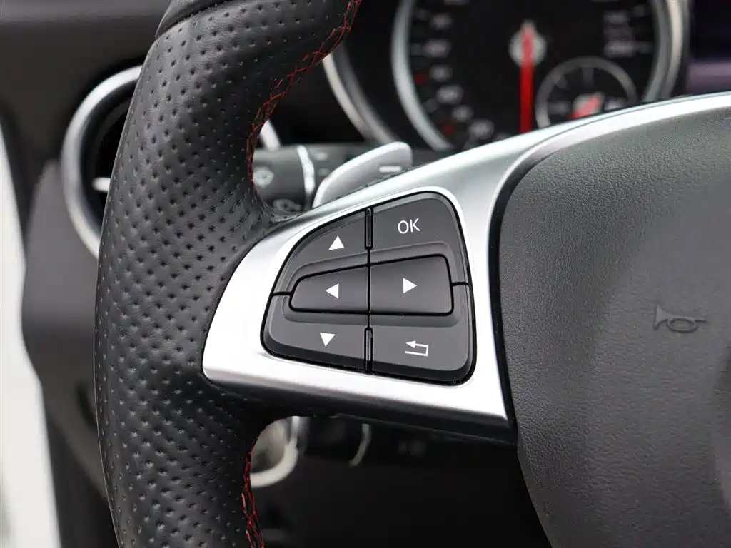 Mercedes-Benz SLC 2017 — фото 11