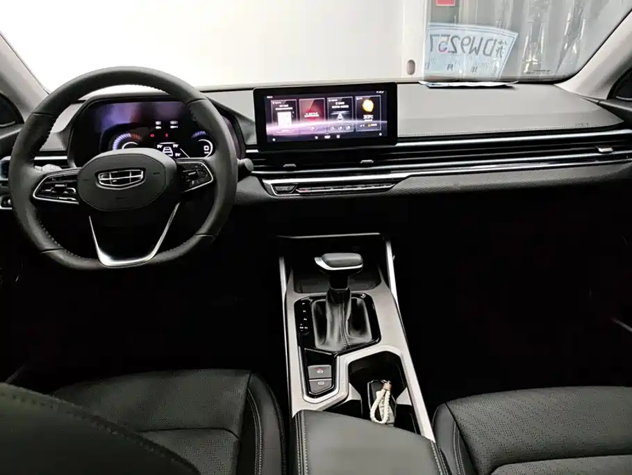Geely Emgrand 2022 — фото 12