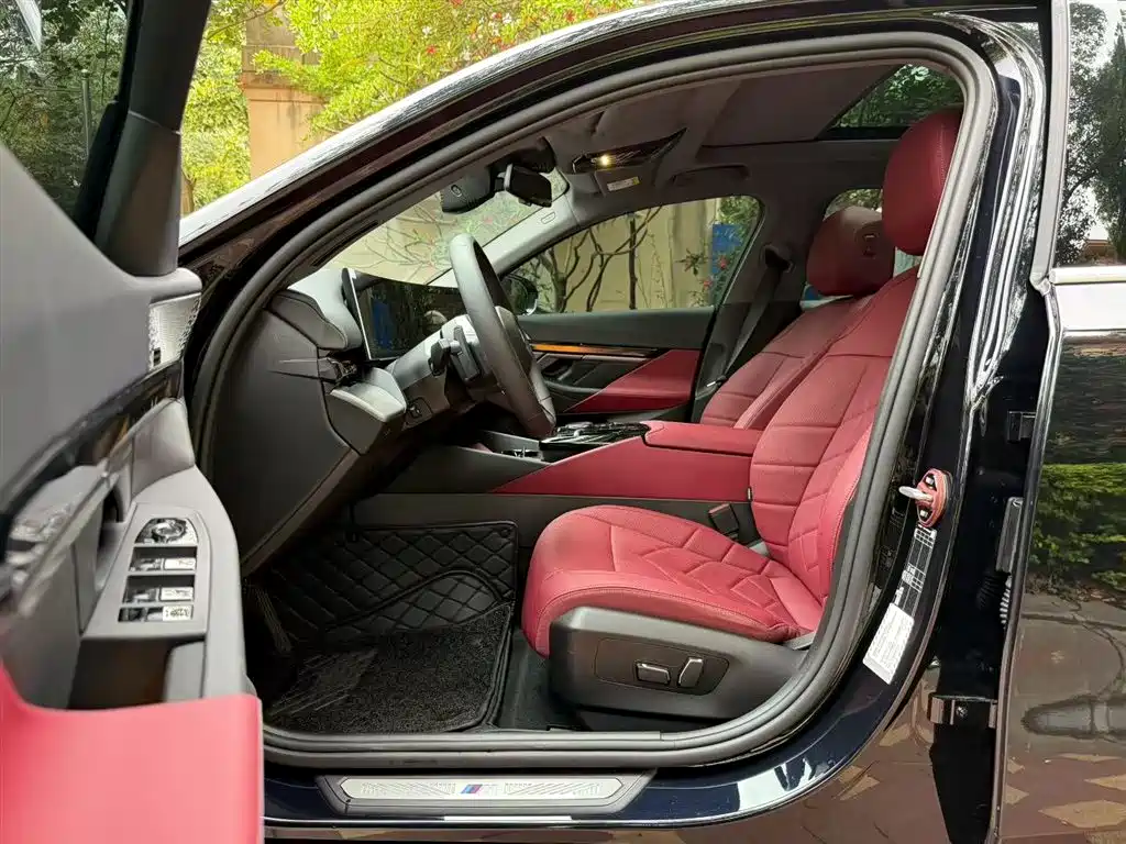 BMW 5 Series 2025