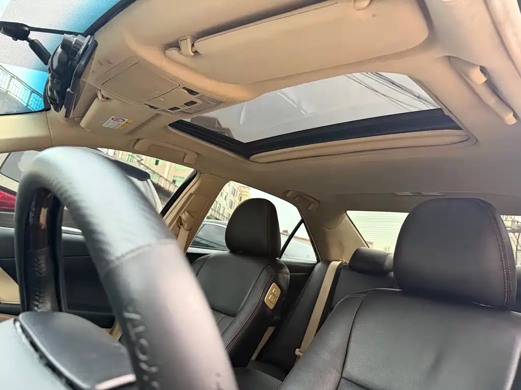 Toyota Camry 2016 — фото 16