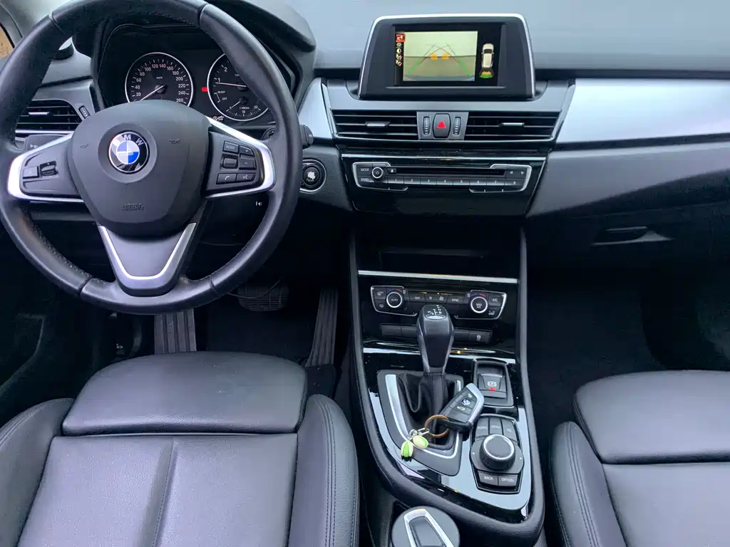 BMW 2 Series Active Tourer 2017 — фото 12