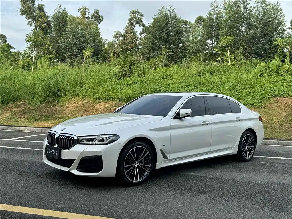 BMW 5 Series 2022 — фото 1