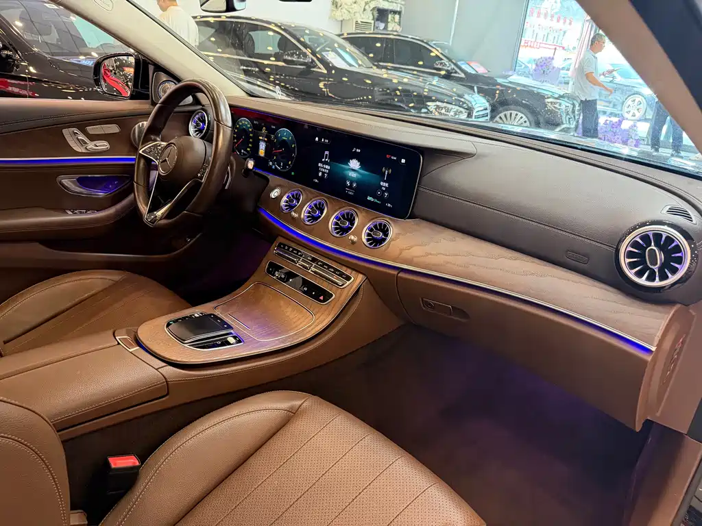 Mercedes-Benz E-Class 2021 — фото 16