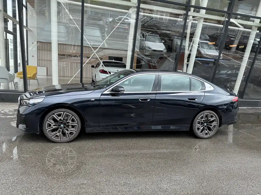 BMW 5 Series 2025