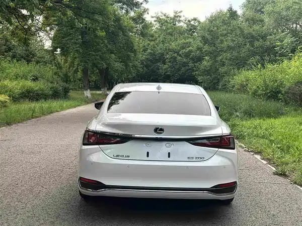 Lexus ES 2021