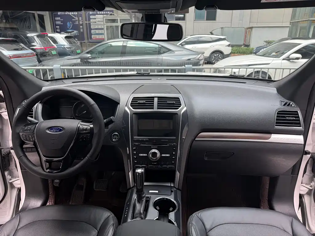 Ford Explorer 2018 — фото 16