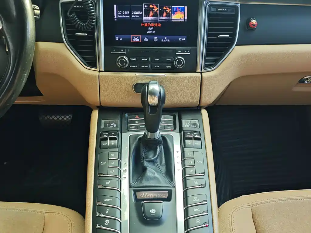 Porsche Macan 2017 — фото 16