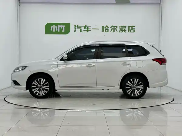 Mitsubishi Outlander 2023