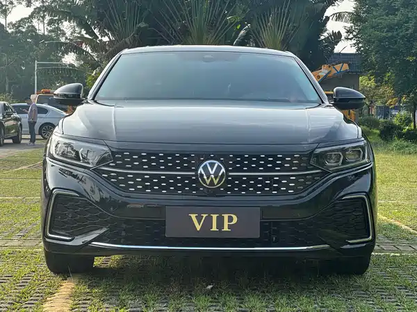 Volkswagen Passat 2023
