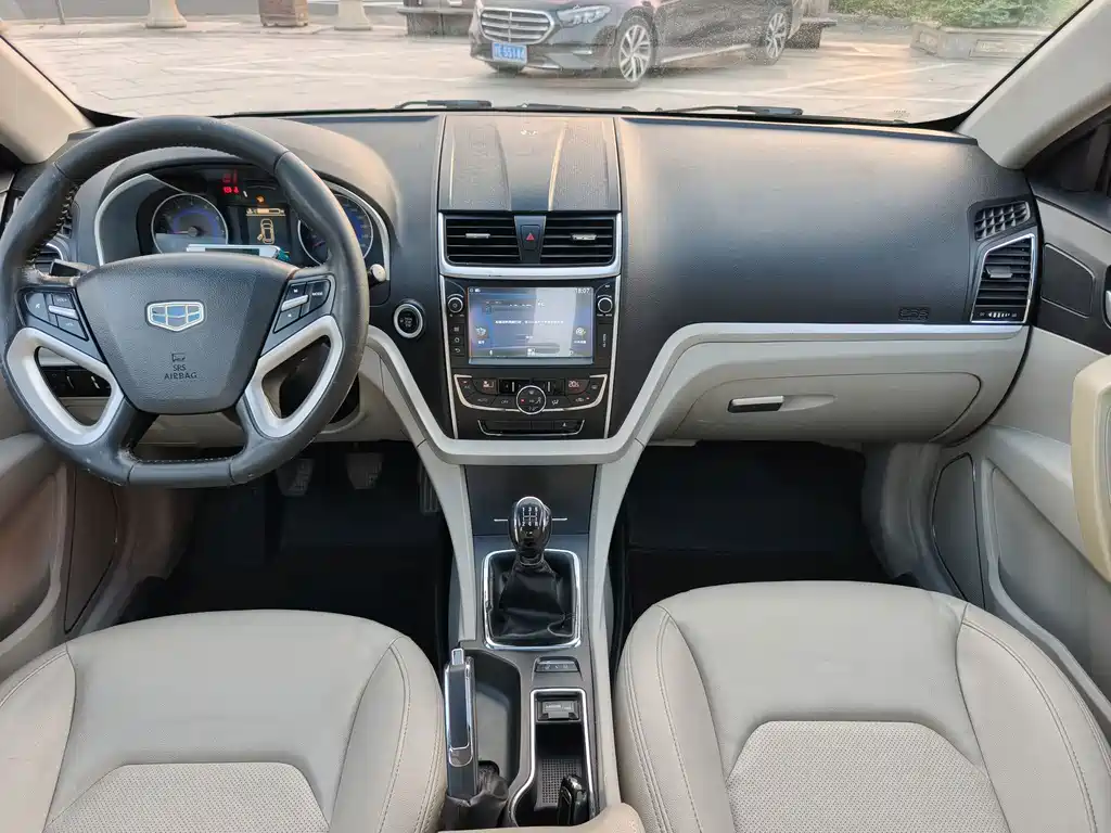 Geely Emgrand 2016 — фото 10
