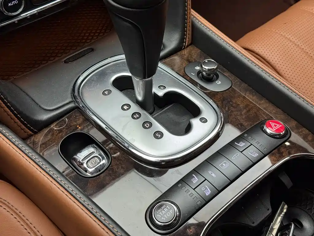 Bentley Flying Spur 2016 — фото 12