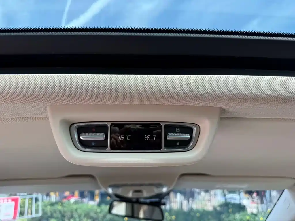 Mercedes-Benz V-Class 2019 — фото 18