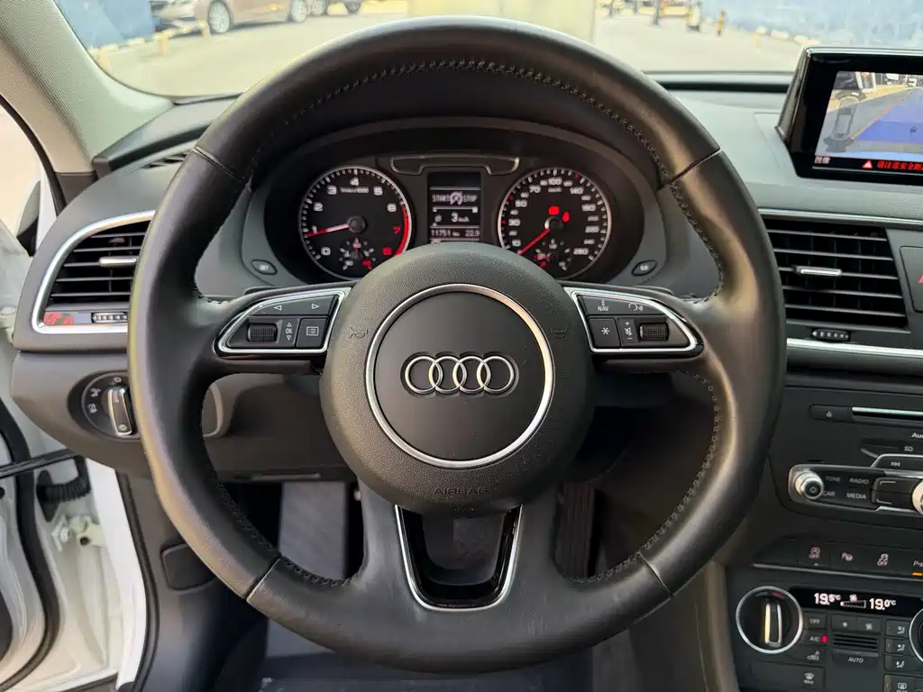 Audi Q3 2017 — фото 15