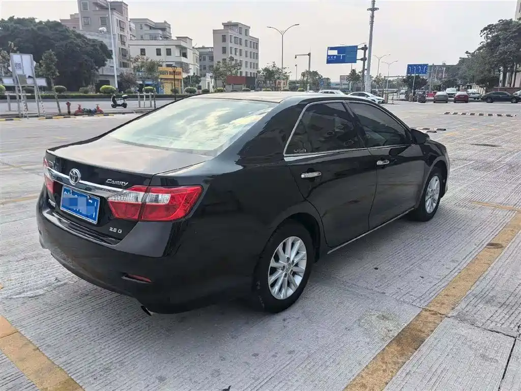 Toyota Camry 2012 — фото 4