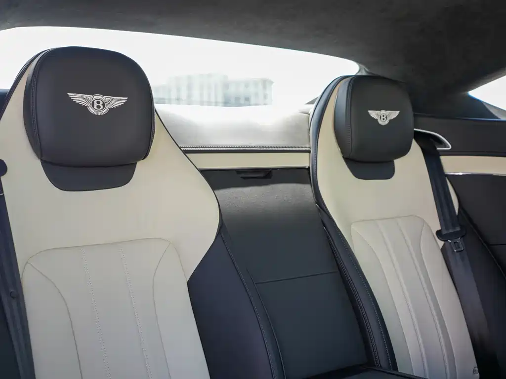 Bentley Continental 2021 — фото 11