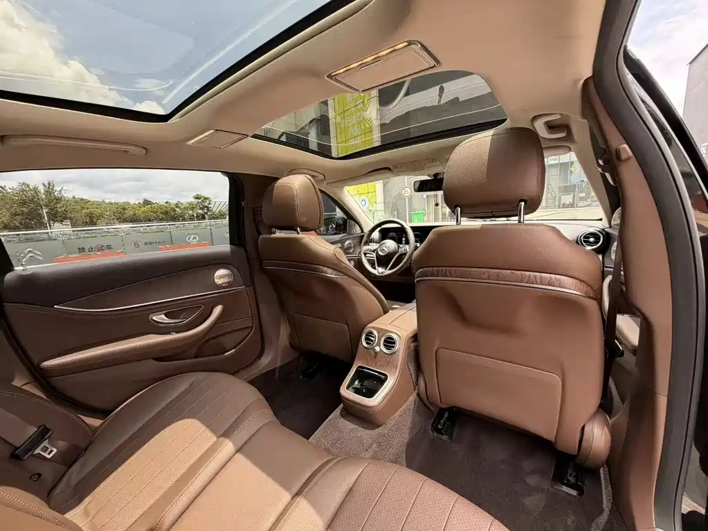 Mercedes-Benz E-Class 2020 — фото 22