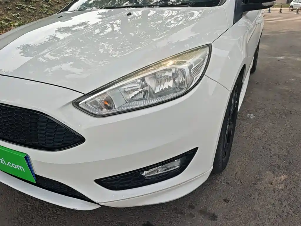 Ford Focus 2017 — фото 24