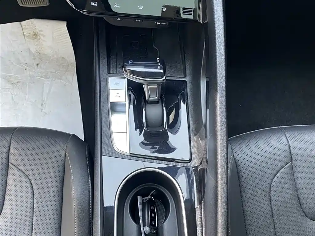 Hyundai Elantra 2022 — фото 16