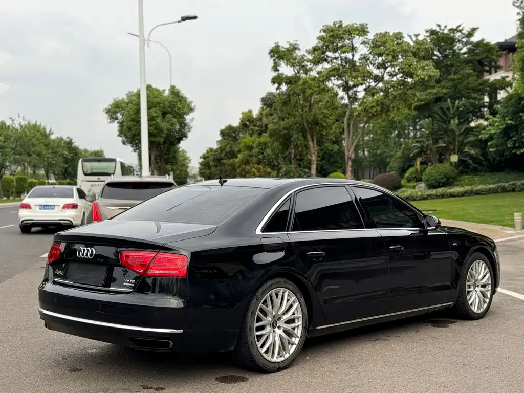 Audi A8 2014 — фото 15